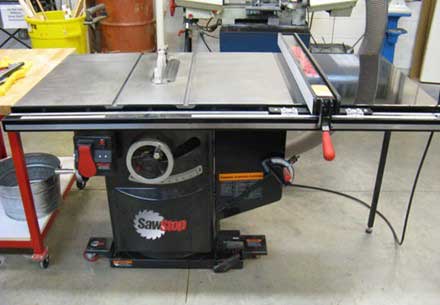 Graphic of a table saw.